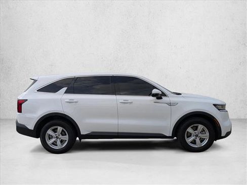 Used 2023 Kia Sorento LX image 4