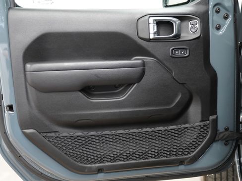 Used 2025 Jeep Gladiator Sport AWD/4WD image 15