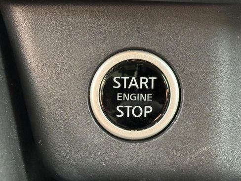 Used 2021 Nissan Rogue SV w/ Premium Package image 11