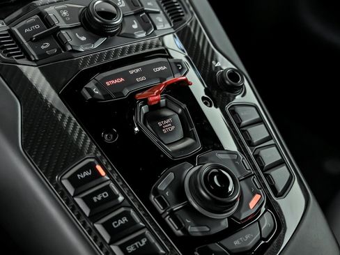 Used 2017 Lamborghini Aventador S image 39