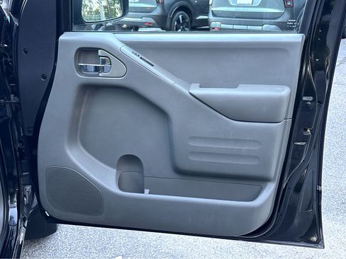 Used 2020 Nissan Frontier SV image 12