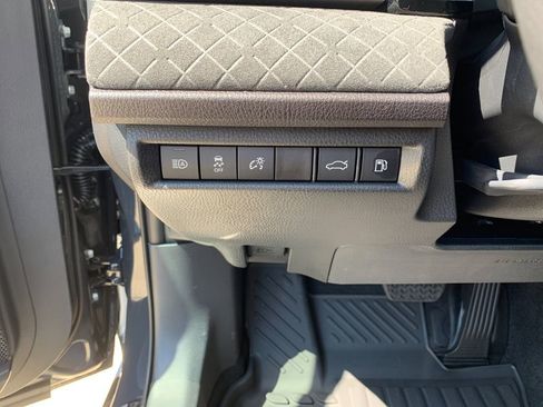 New 2026 Toyota Camry Hybrid AWD/4WD image 31