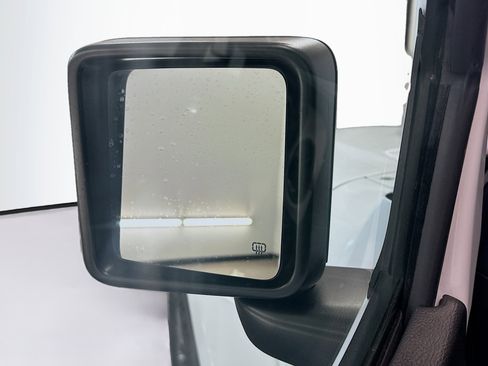 Used 2025 Jeep Wrangler Sahara image 16