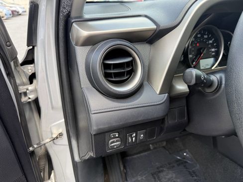 Used 2015 Toyota RAV4 LE FWD image 11