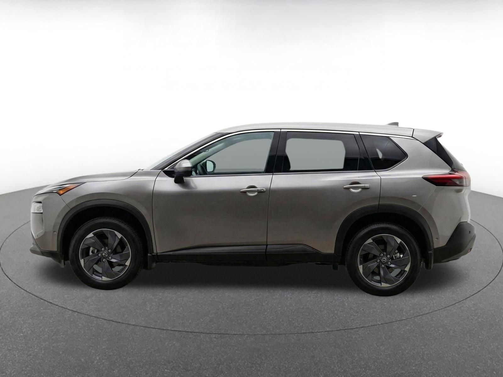 Used 2025 Nissan Rogue SV FWD image 4