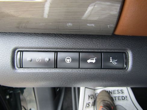Used 2025 Nissan Pathfinder Platinum w/ Cargo Package AWD/4WD image 27