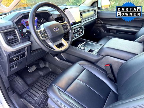 Used 2024 Ford Expedition XLT image 11
