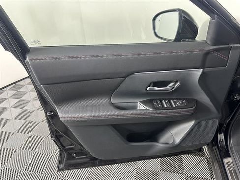 New 2025 Nissan Kicks SR w/ Illumination Package image 18