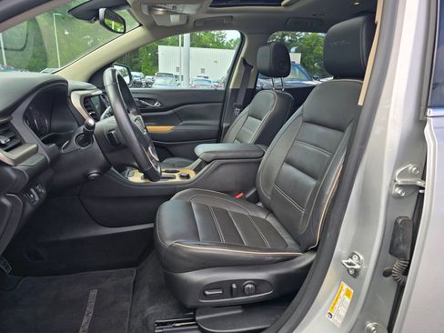 Used 2017 GMC Acadia Denali w/ Technology Package FWD image 9