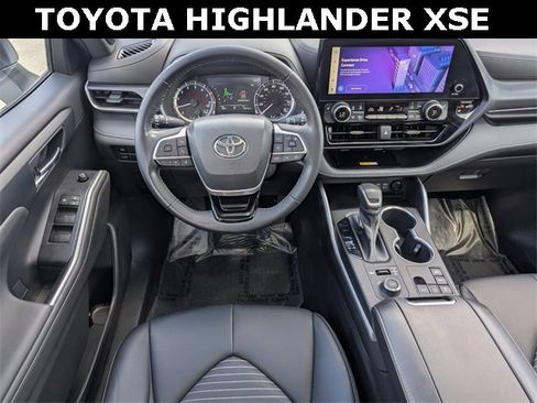 Used 2023 Toyota Highlander XSE image 23