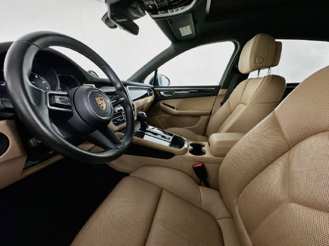 Used 2023 Porsche Macan AWD/4WD image 17