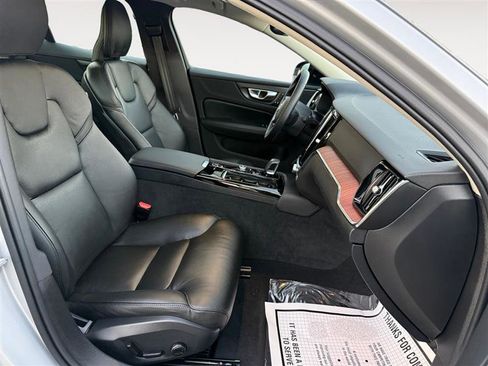 Used 2023 Volvo S60 T8 Plus image 16