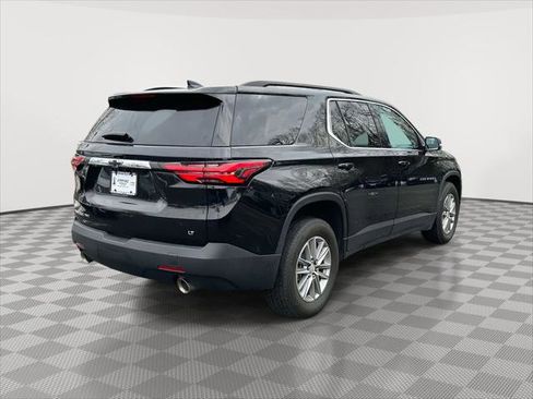 Used 2023 Chevrolet Traverse LT image 3