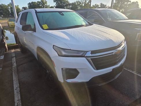 Used 2022 Chevrolet Traverse LS FWD image 3