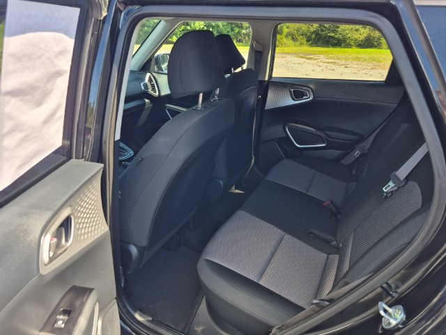 Certified 2022 Kia Soul LX FWD image 12