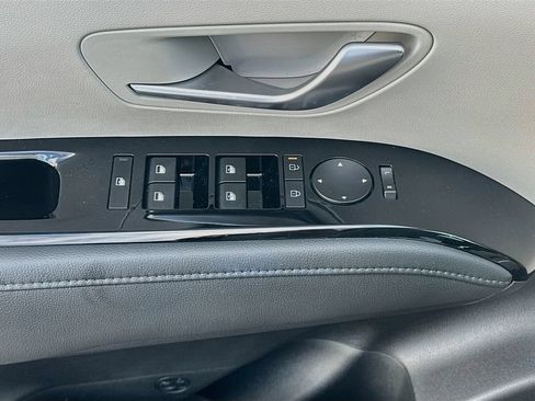 Used 2025 Hyundai Tucson Limited AWD/4WD image 15