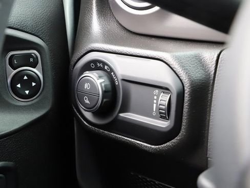 Used 2023 Jeep Gladiator Sport image 34