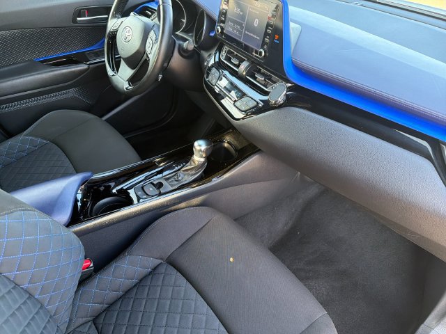 Used 2020 Toyota C-HR XLE FWD image 17