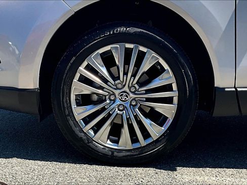Used 2024 Toyota Venza Limited AWD/4WD image 8