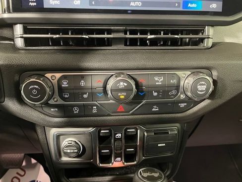 Used 2026 Jeep Wrangler Unlimited Sport AWD/4WD image 34