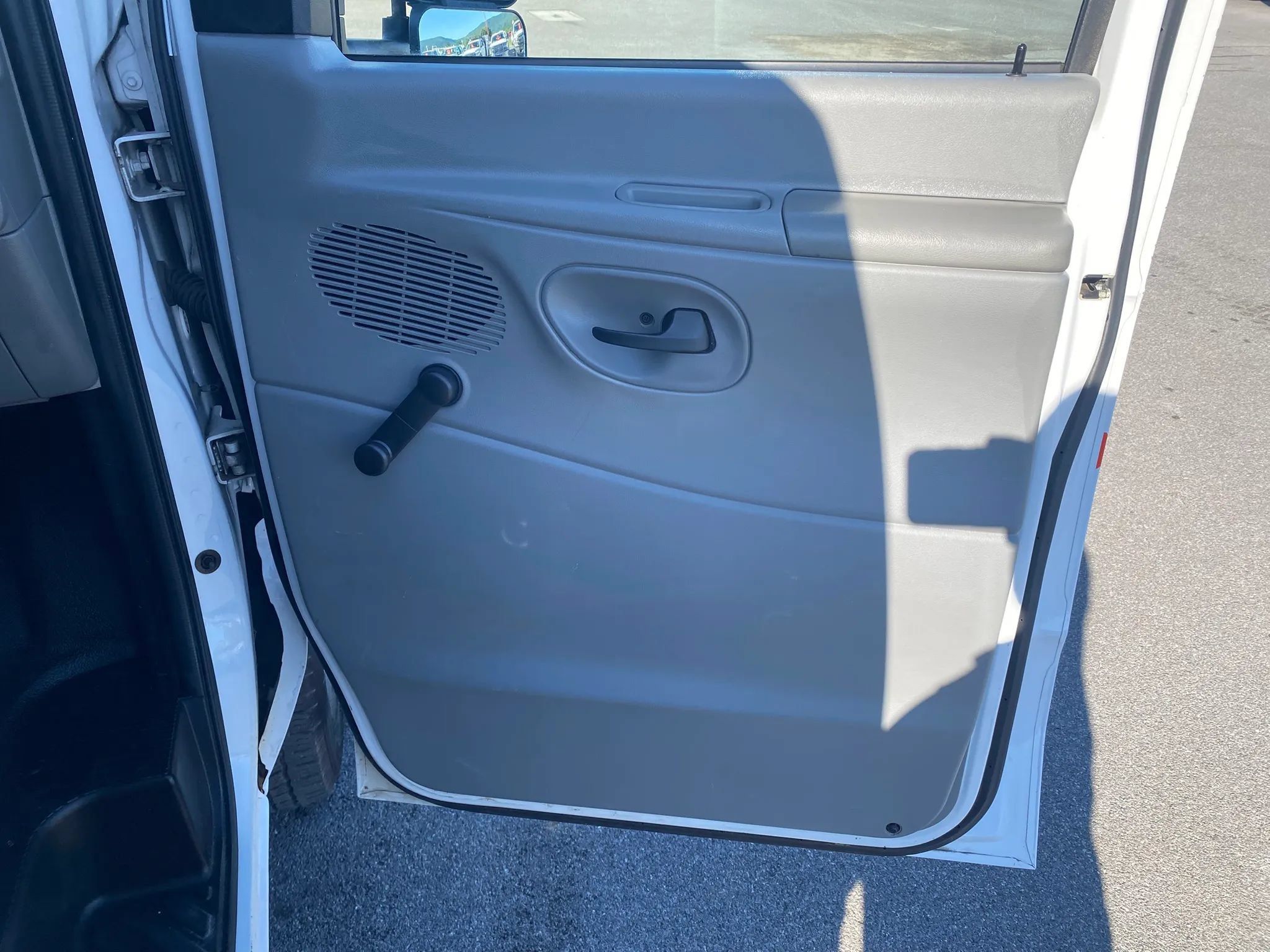 Used 2011 Ford E-450 and Econoline 450 Super Duty RWD image 16