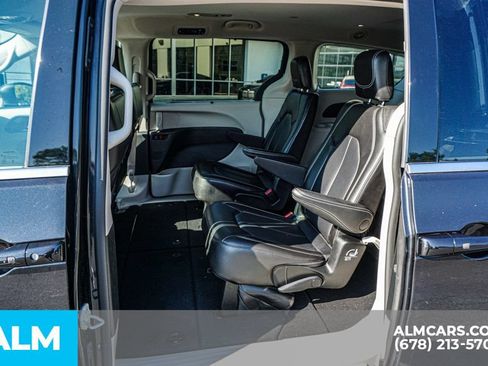Used 2023 Chrysler Pacifica Touring-L FWD image 20