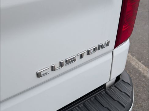 Used 2023 Chevrolet Silverado 1500 Custom image 8