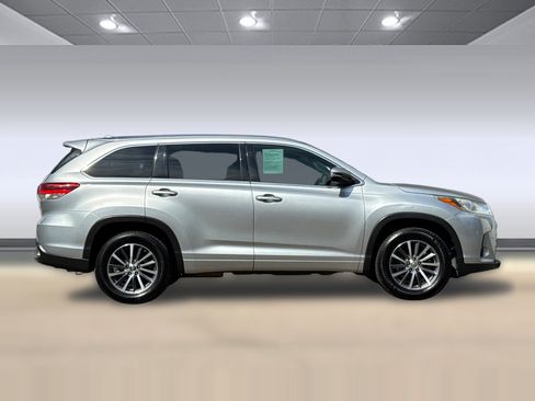 Used 2018 Toyota Highlander XLE FWD image 8