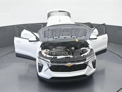 Used 2025 Chevrolet Trax LS w/ LS Convenience Package FWD image 70