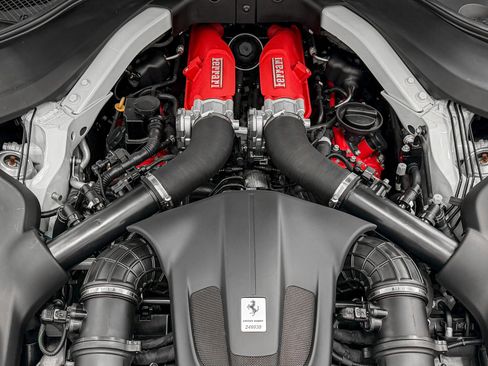 Used 2020 Ferrari Portofino RWD image 12