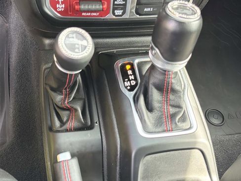 Used 2023 Jeep Wrangler Rubicon w/ Cold Weather Group AWD/4WD image 18