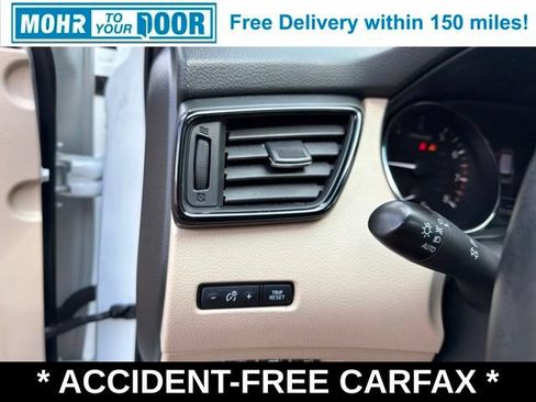 Used 2020 Nissan Rogue SV FWD image 18