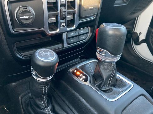 Used 2022 Jeep Wrangler Unlimited Sahara AWD/4WD image 27
