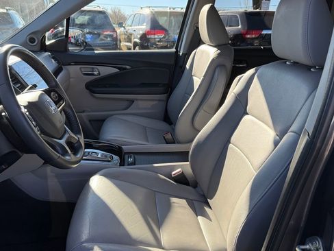 Used 2019 Honda Pilot Touring image 12