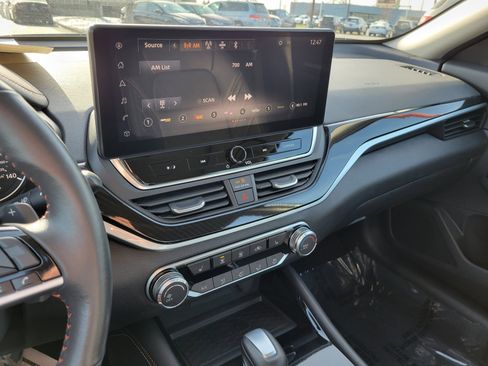 Used 2024 Nissan Altima 2.5 SR w/ SR Premium Package image 27