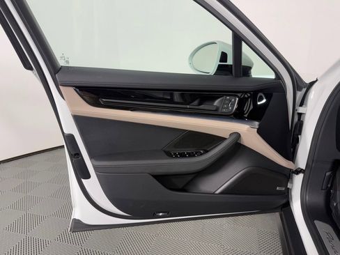 Certified 2025 Porsche Panamera 4 image 22