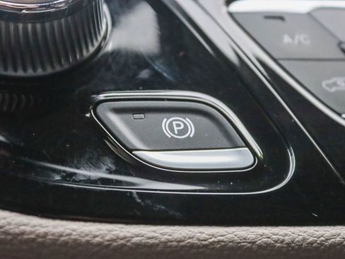 Used 2024 Chrysler Pacifica Select image 33