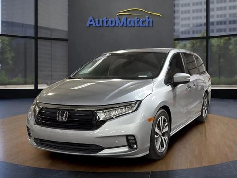 Used 2023 Honda Odyssey Touring image 3