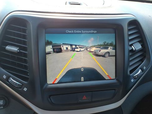 Used 2017 Jeep Cherokee Limited AWD/4WD image 10