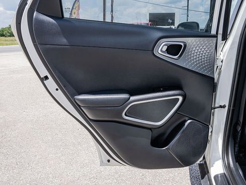 Used 2020 Kia Soul LX FWD image 11