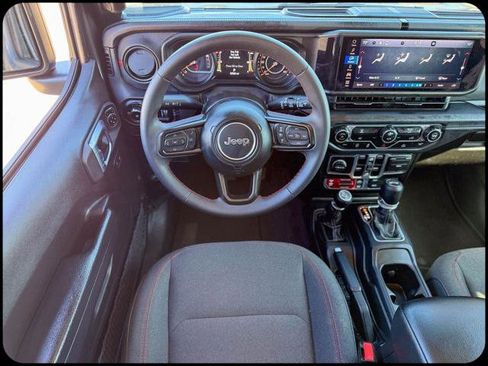Certified 2025 Jeep Wrangler Unlimited Rubicon image 19