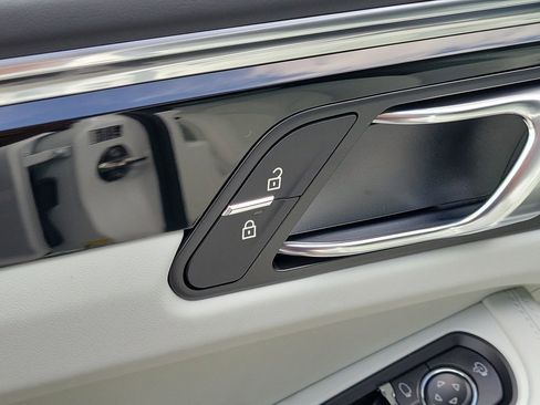 New 2026 Porsche Macan image 25