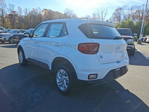 New 2026 Hyundai Venue SE image 3