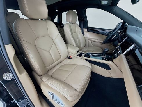 Used 2025 Porsche Macan image 30