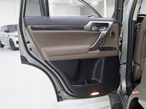 Used 2023 Lexus GX 460 Premium w/ Accessory Package image 35