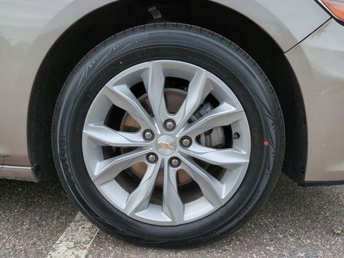 Used 2025 Chevrolet Malibu LT image 11