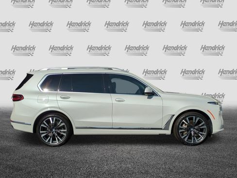 Used 2024 BMW X7 xDrive40i image 11