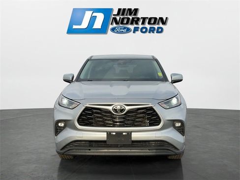 Used 2024 Toyota Highlander LE image 8