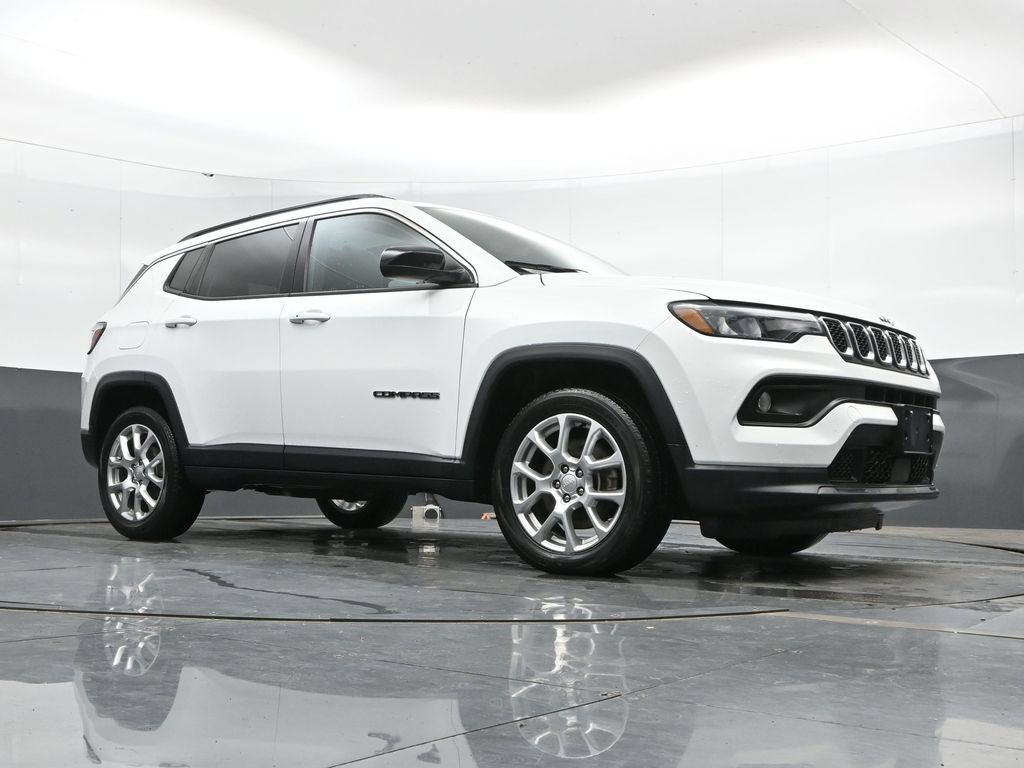Used 2023 Jeep Compass Latitude w/ Sun and Sound Group AWD/4WD image 44
