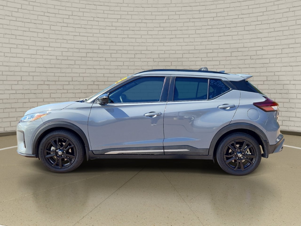 Used 2021 Nissan Kicks SR w/ SR Premium Package FWD image 9